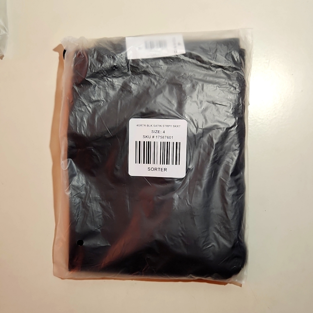 ❤️NWT TORRID LINGERIE - GARTER SKIRT - SATIN BLACK STRAPPY - PLUS SIZE - Picture 6 of 10